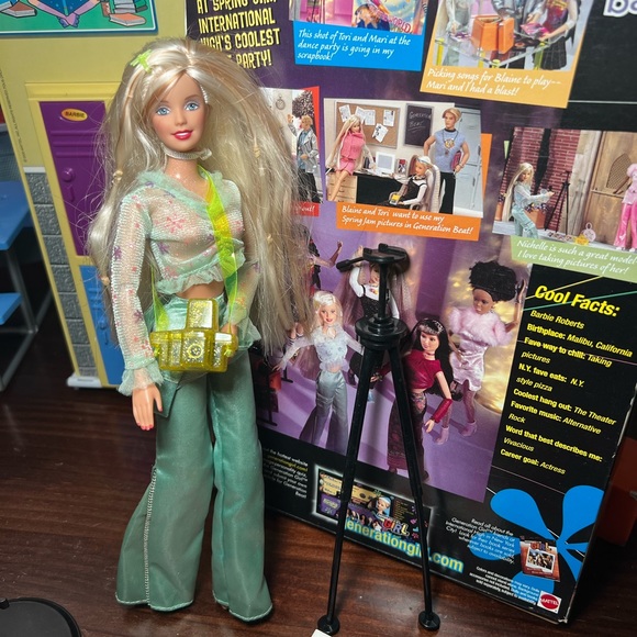 VINTAGE GENERATION GIRLS BARBIE - Picture 2 of 2